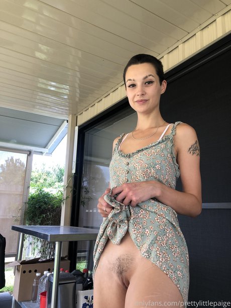Nacktes geleaktes OnlyFans-Foto von Pretty Little Paige