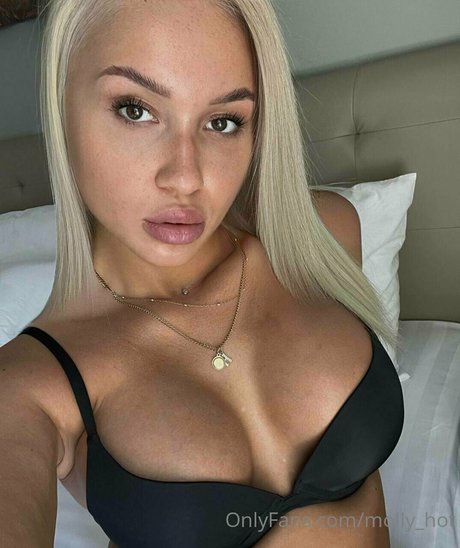 Molly_hot