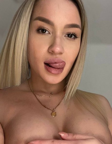 Nacktes geleaktes OnlyFans-Foto von Mollyhot