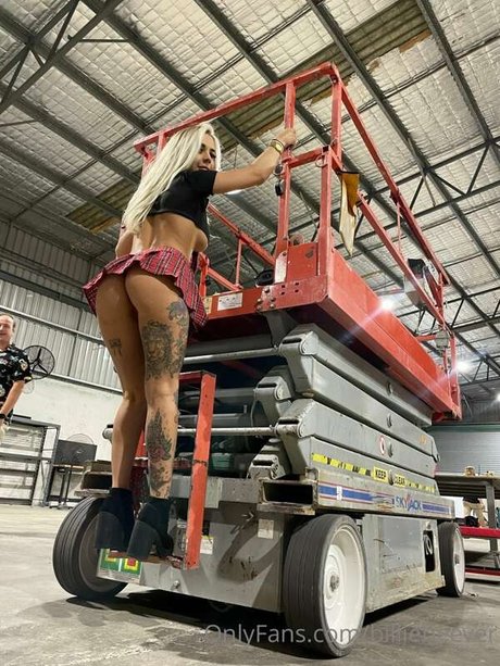 Nacktes geleaktes OnlyFans-Foto von Billie Beever