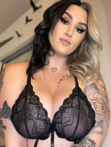 Nacktes geleaktes OnlyFans-Foto von Goth Pawg Gf