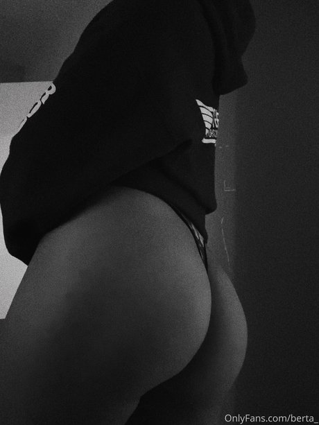 Nacktes geleaktes OnlyFans-Foto von Berta