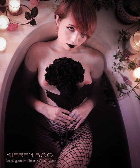 Nacktes geleaktes OnlyFans-Foto von Boogainvillea