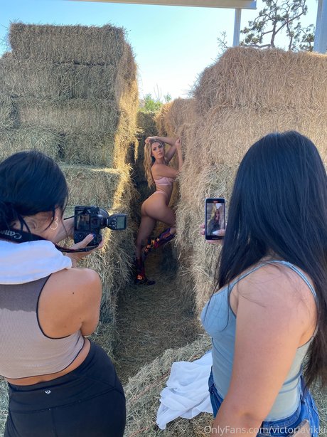 Nacktes geleaktes OnlyFans-Foto von Victoria Larson