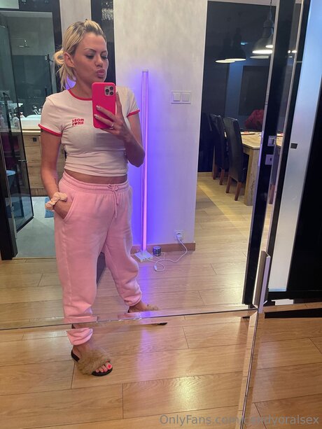 Nacktes geleaktes OnlyFans-Foto von Candyoralsex