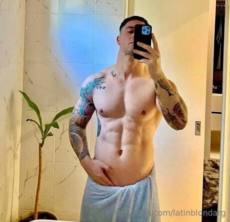 Nacktes geleaktes OnlyFans-Foto von Latinblondarg