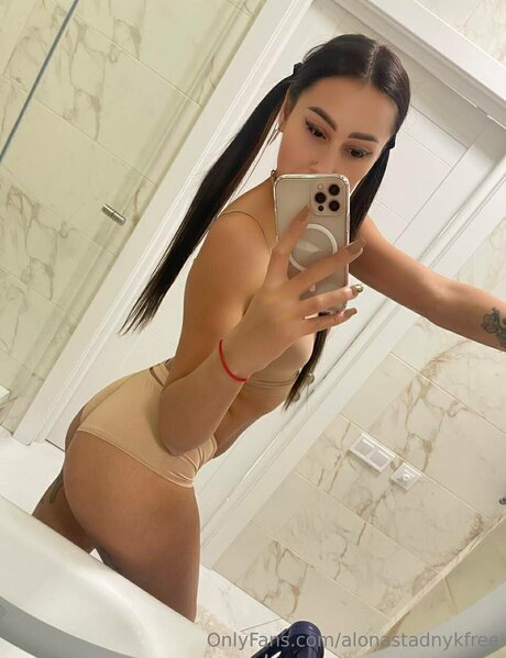 Nacktes geleaktes OnlyFans-Foto von Alonastadnykfree