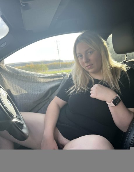 Nacktes geleaktes OnlyFans-Foto von Charlotte Morgan