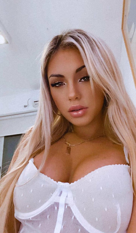 Nacktes geleaktes OnlyFans-Foto von Itslolaxo