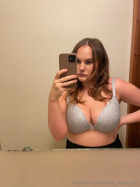 Nacktes geleaktes OnlyFans-Foto von Sw Moa Eet