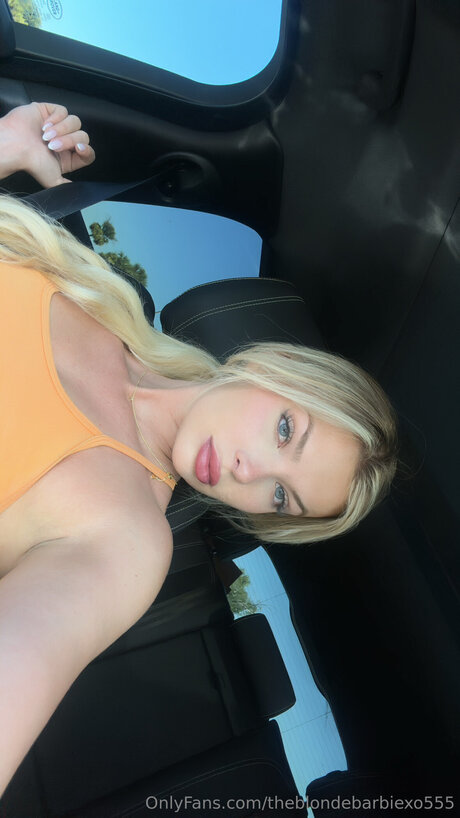 Nacktes geleaktes OnlyFans-Foto von Theblondebarbiexo555