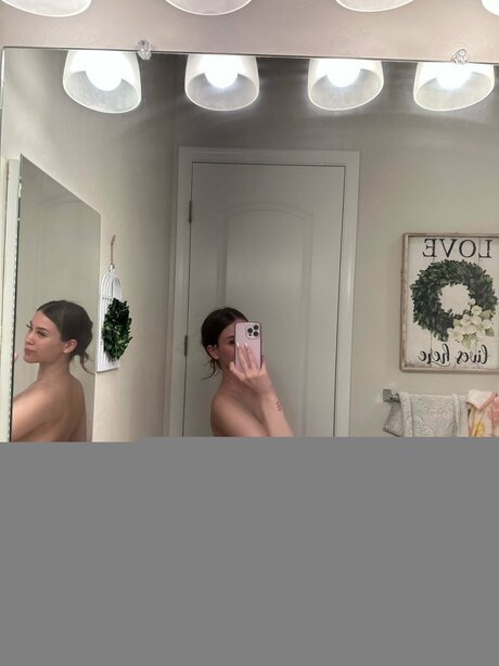 Nacktes geleaktes OnlyFans-Foto von Bbyysavv