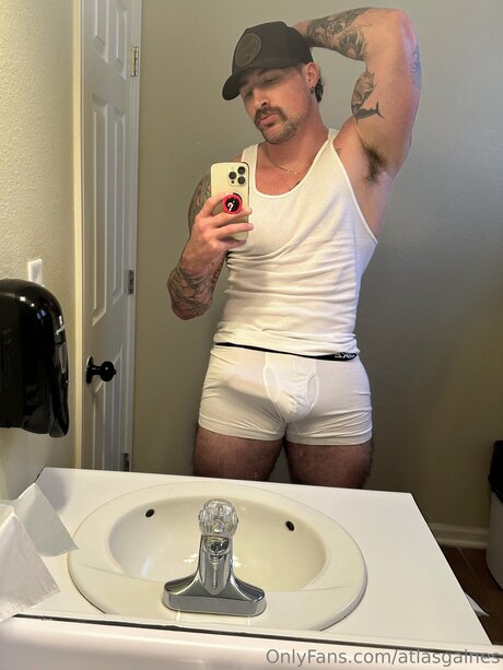 Nacktes geleaktes OnlyFans-Foto von Atlasgaines