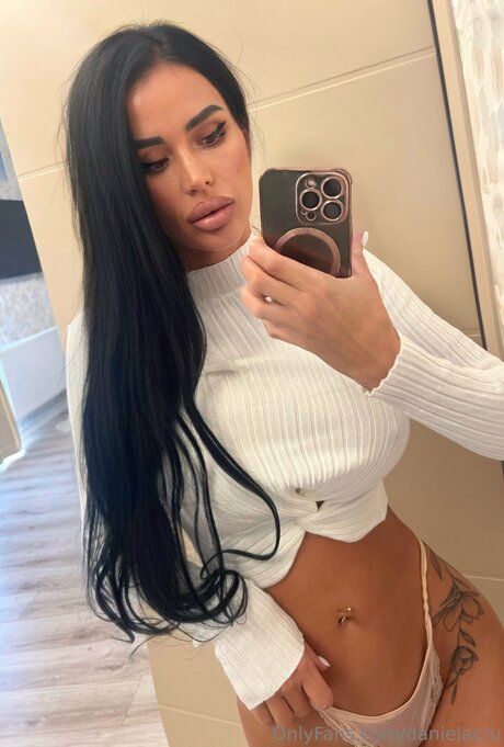 Nacktes geleaktes OnlyFans-Foto von Danielacru