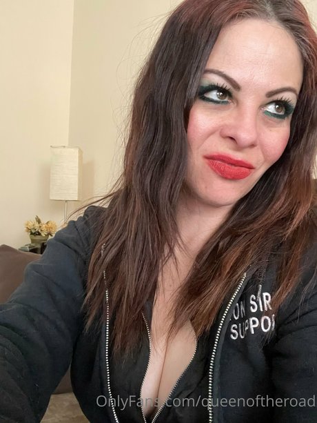 Nacktes geleaktes OnlyFans-Foto von Queen Of The Road