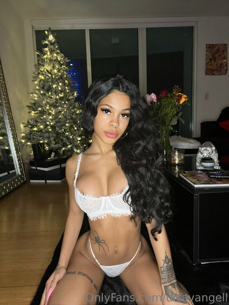 Nacktes geleaktes OnlyFans-Foto von Angel
