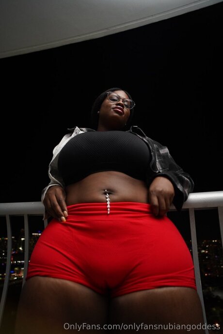 Nacktes geleaktes OnlyFans-Foto von Onlyfansnubiangoddess
