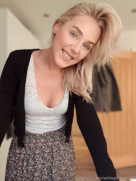 Nacktes geleaktes OnlyFans-Foto von Ashley Ashton