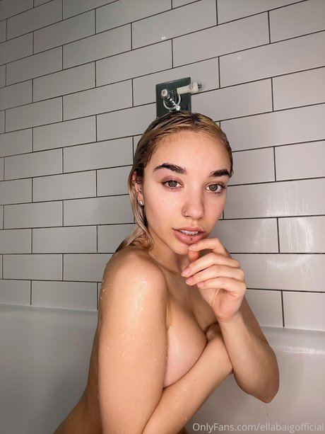 Nacktes geleaktes OnlyFans-Foto von Ella Baig