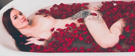 Nacktes geleaktes OnlyFans-Foto von Qira Rose