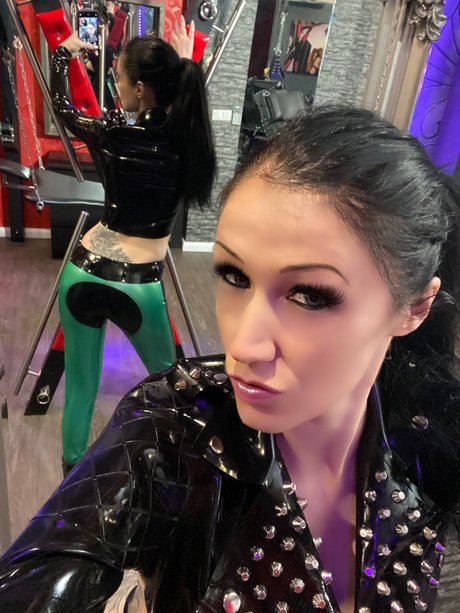 Nacktes geleaktes OnlyFans-Foto von Melideluxe