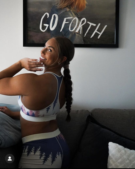 Nacktes geleaktes OnlyFans-Foto von Elliebaerfit