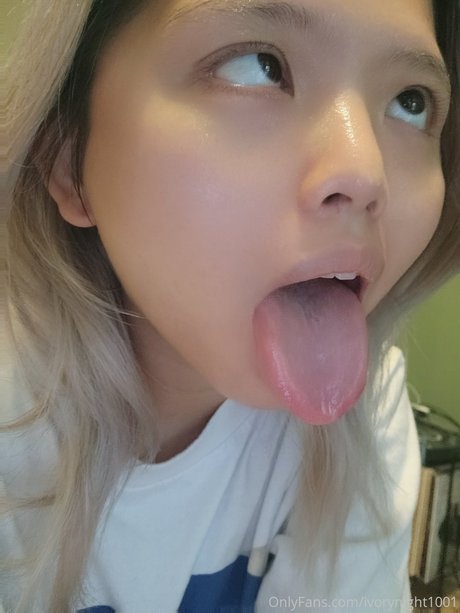 Nacktes geleaktes OnlyFans-Foto von Ivoryxnight