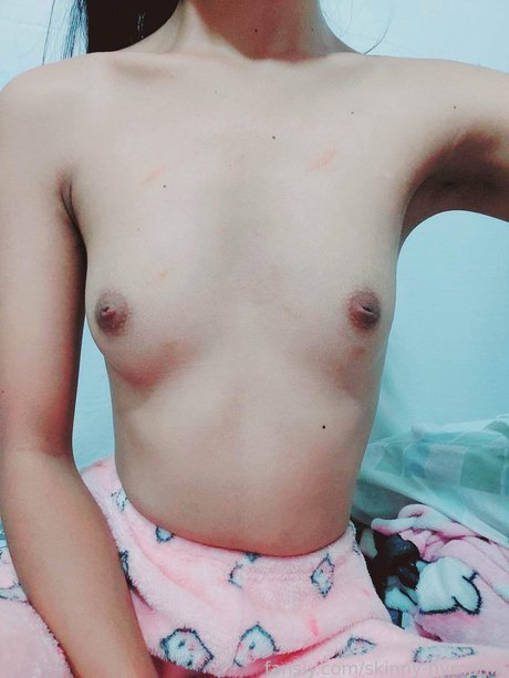 Nacktes geleaktes OnlyFans-Foto von Skinny Lala