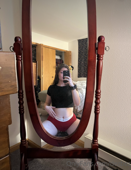 Nacktes geleaktes OnlyFans-Foto von Dezbez
