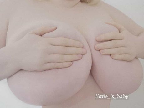 Nacktes geleaktes OnlyFans-Foto von Kittie Is Baby