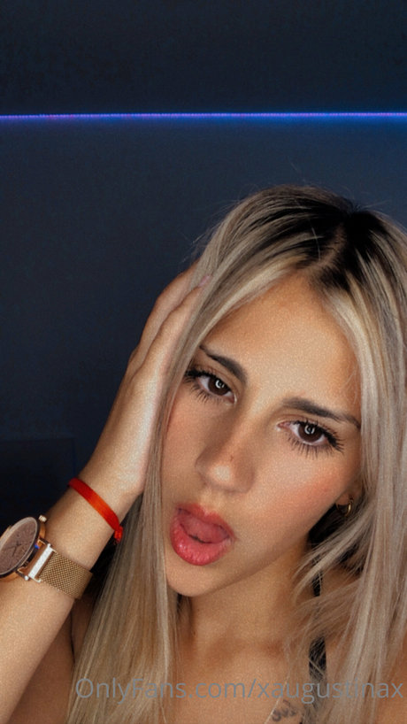 Nacktes geleaktes OnlyFans-Foto von Augustina 18