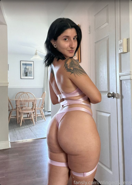 Nacktes geleaktes OnlyFans-Foto von Winged Sirens