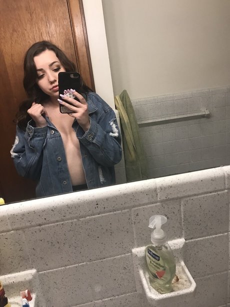 Nacktes geleaktes OnlyFans-Foto von Lydia Love