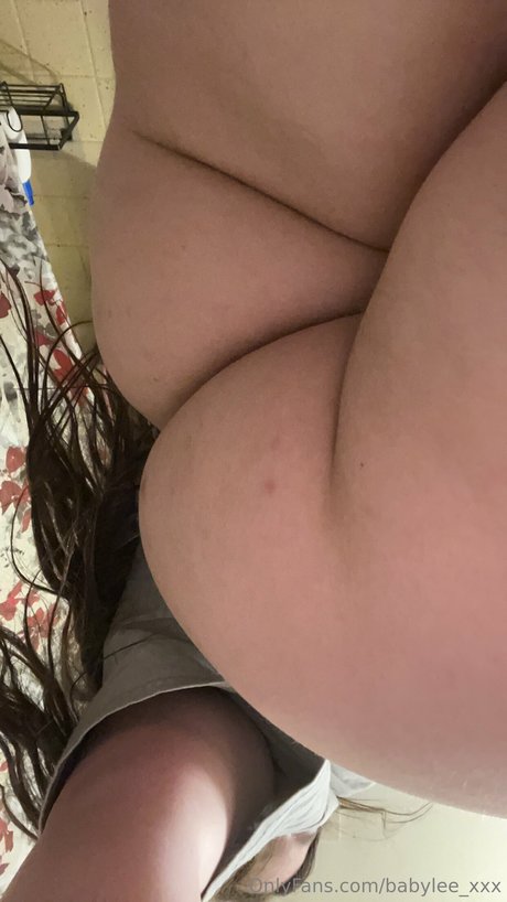 Nacktes geleaktes OnlyFans-Foto von Lee
