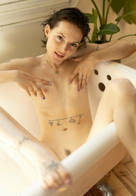Nacktes geleaktes OnlyFans-Foto von Cloversworldwide