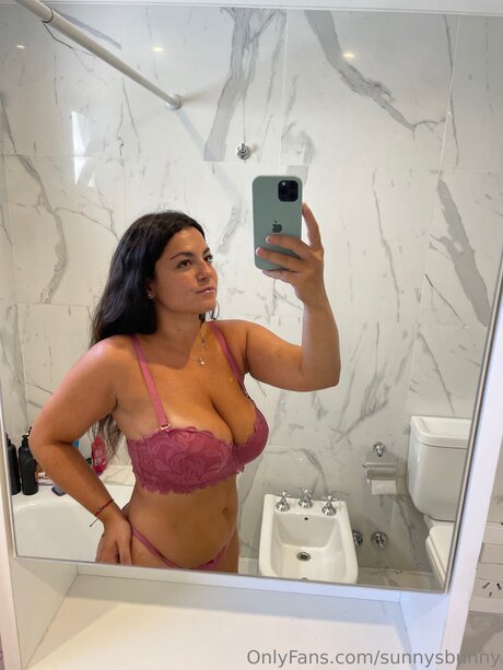 Nacktes geleaktes OnlyFans-Foto von Sunnysbunny