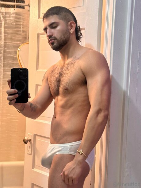Nacktes geleaktes OnlyFans-Foto von Uncutloc