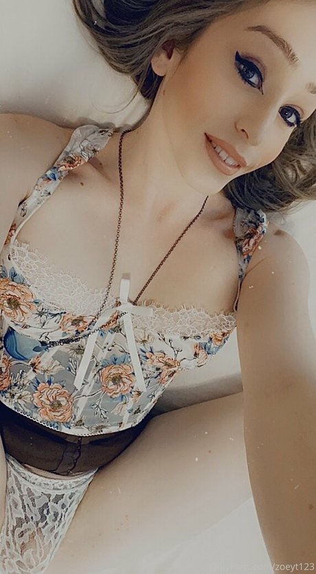 Nacktes geleaktes OnlyFans-Foto von Zoeyt123
