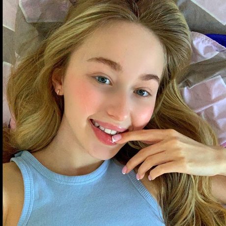 Nacktes geleaktes OnlyFans-Foto von Mia Reina