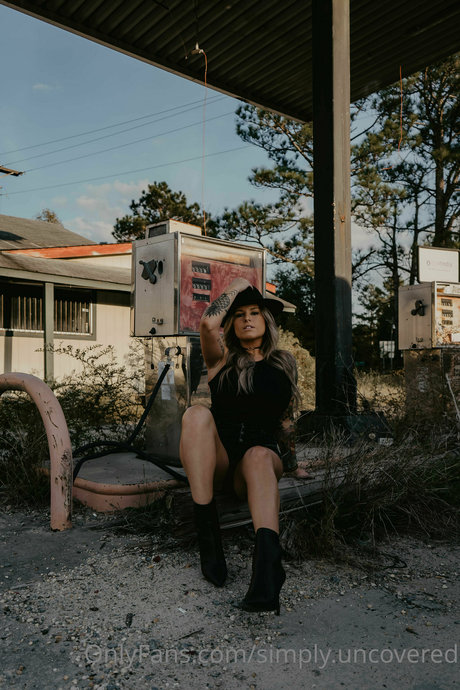 Simplyuncovered Jessie P