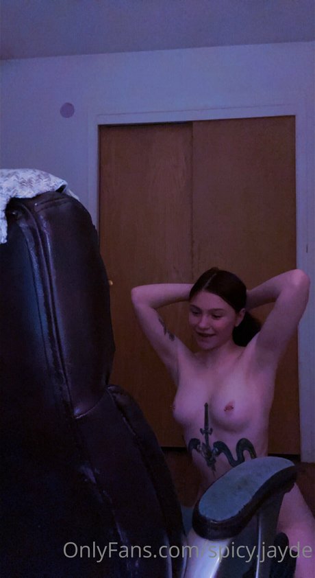 Nacktes geleaktes OnlyFans-Foto von Spicy Jayde Spicyjayde
