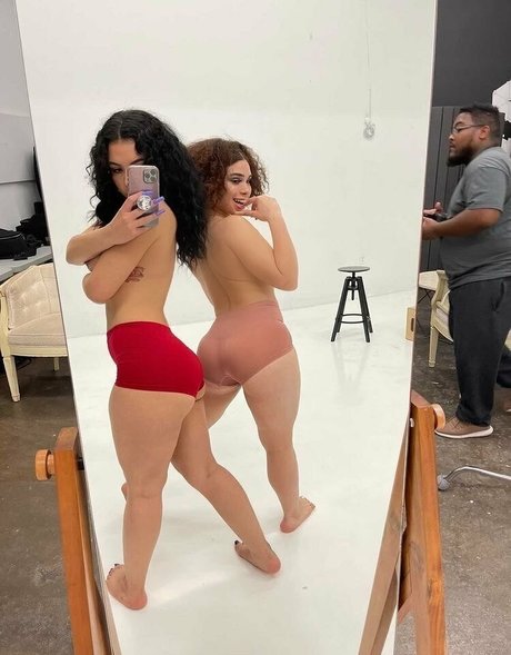 Nacktes geleaktes OnlyFans-Foto von Therubiered