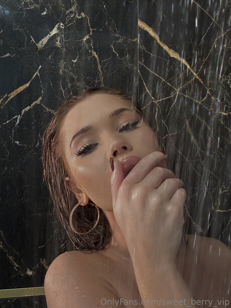 Nacktes geleaktes OnlyFans-Foto von Sweet Berry Vip