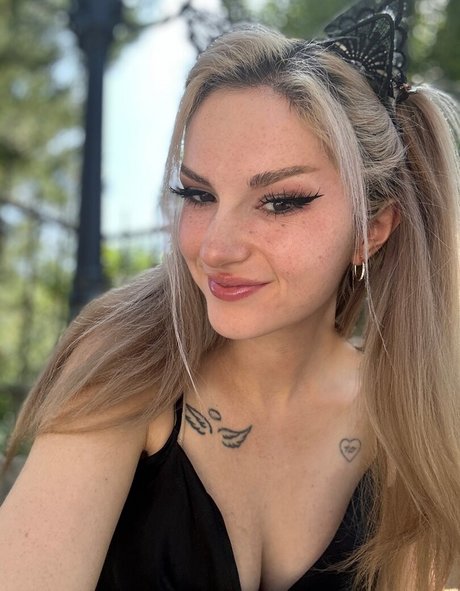 Nacktes geleaktes OnlyFans-Foto von Busy B Asmr