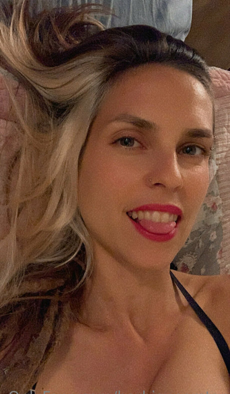 Nacktes geleaktes OnlyFans-Foto von Barbisuperstar
