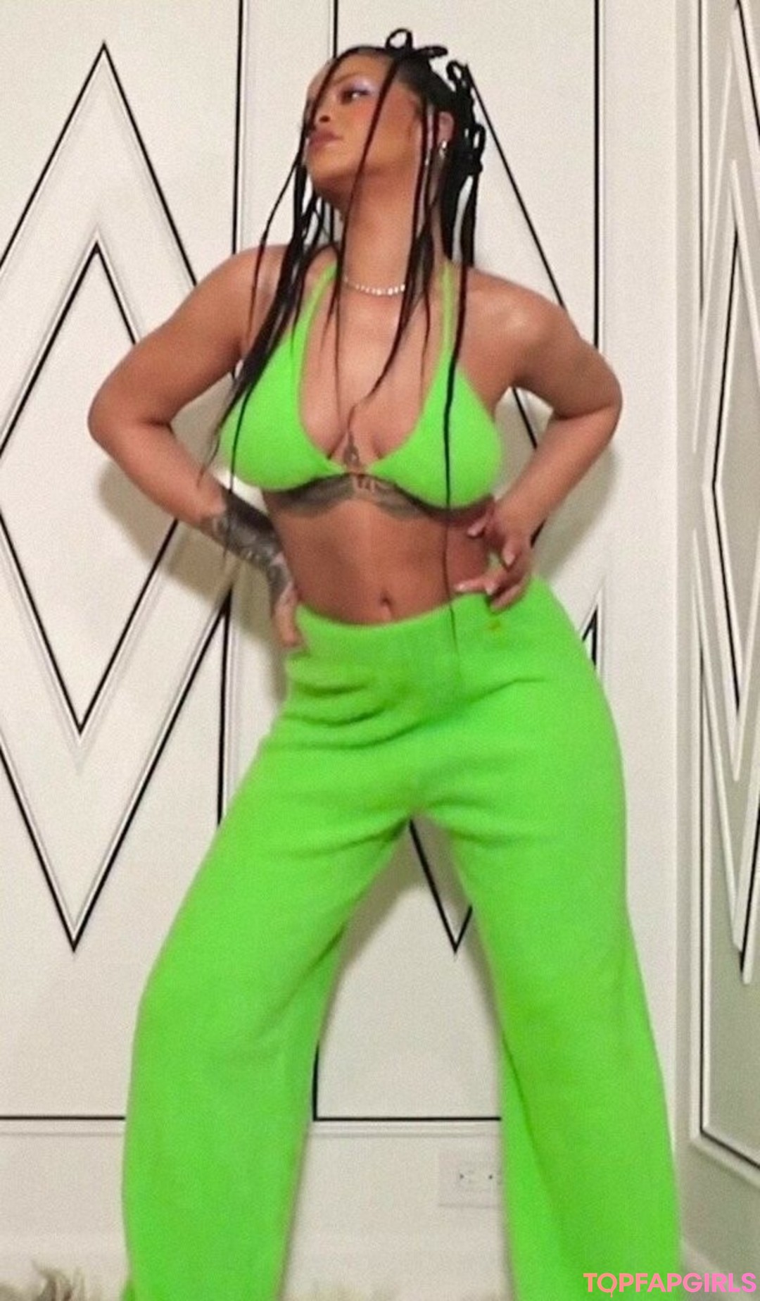 Nacktes geleaktes OnlyFans-Foto von Rihanna #1083