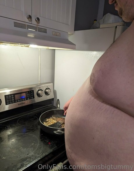 Nacktes geleaktes OnlyFans-Foto von Tomsbigtummy