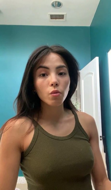Nacktes geleaktes OnlyFans-Foto von Anna Akana
