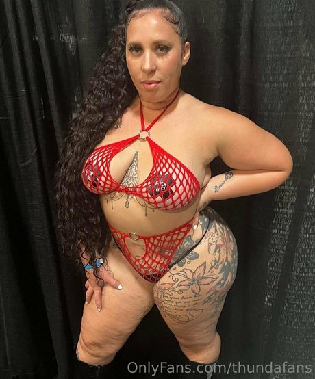 Nacktes geleaktes OnlyFans-Foto von Thundafans