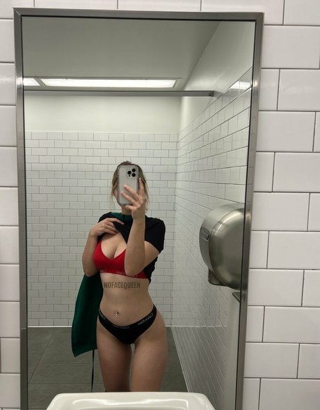 Nacktes geleaktes OnlyFans-Foto von Thenofacequeen